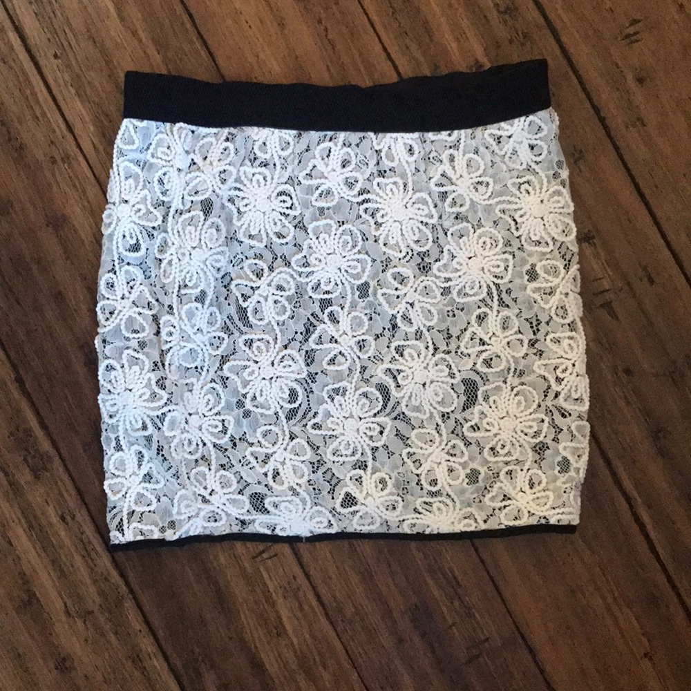 Lace mini skirt